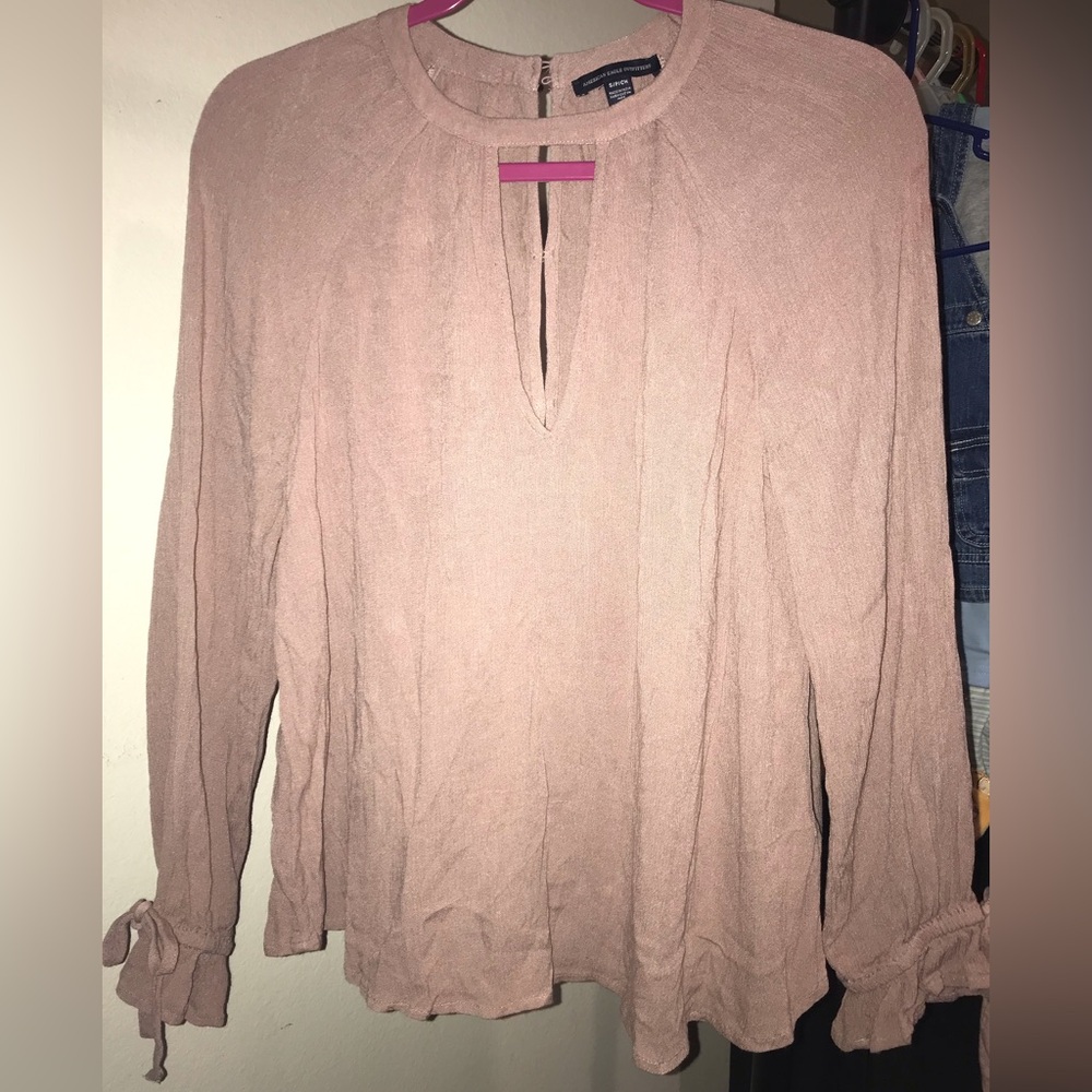 ✨️2 For $10✨️ American Eagle Outfitters shirt. Size: small.  Bundle and save!!